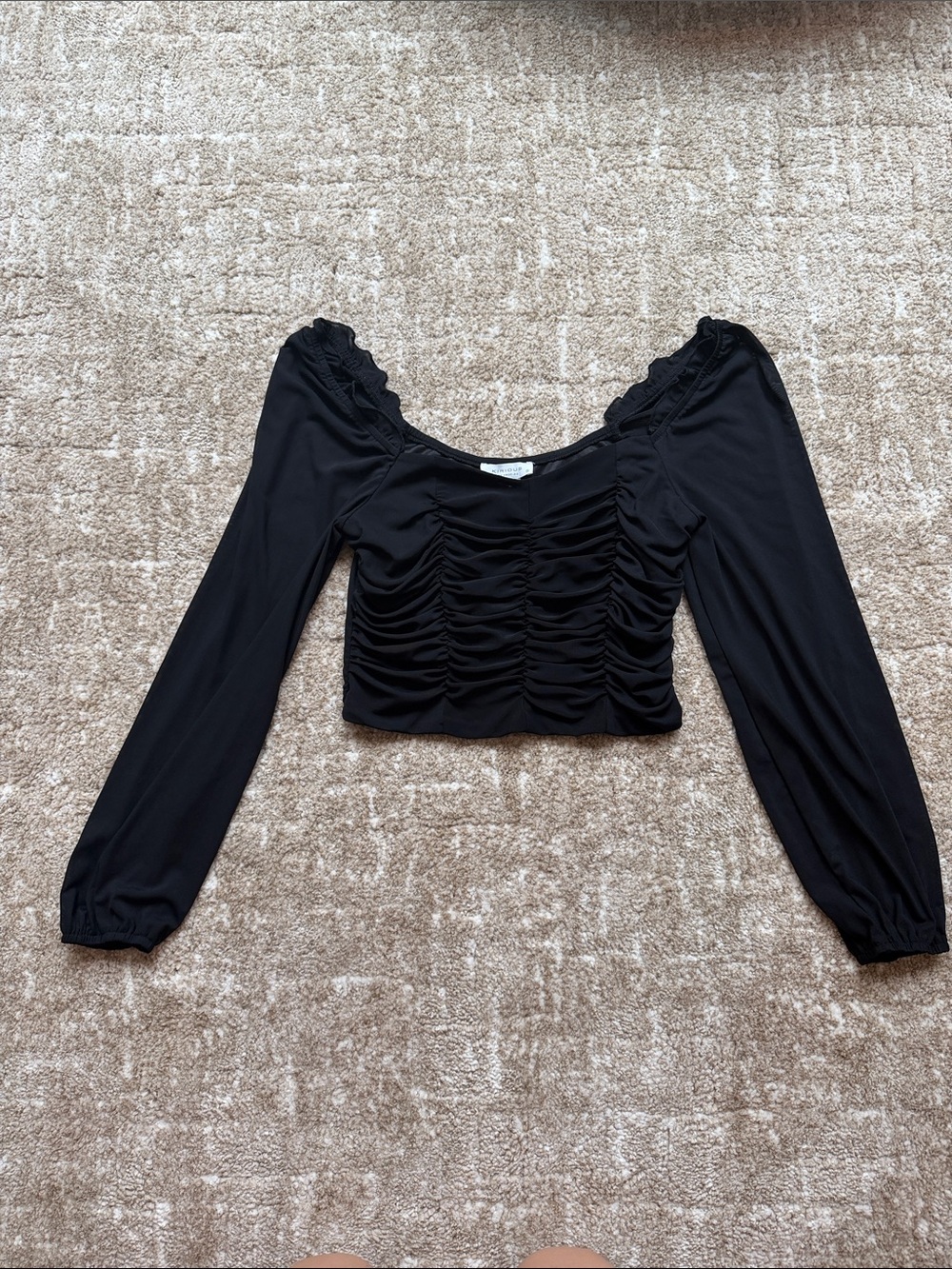 Black Ruched Long-Sleeve Crop Top - Women